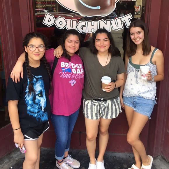 Meet your posher! Kenzie💛 - Picture 3 of 8